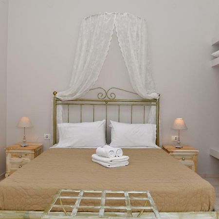 Oisyra Hotel Ermoupoli Buitenkant foto