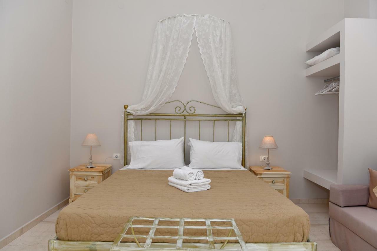 Oisyra Hotel Ermoupoli Buitenkant foto