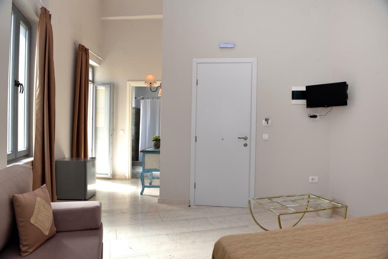 Oisyra Hotel Ermoupoli Buitenkant foto